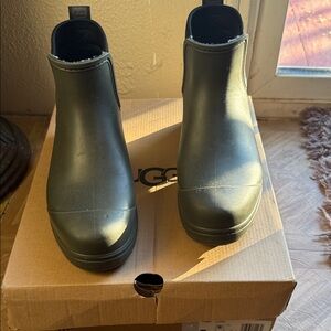 UGG Women's Short Waterproof Ankle Boots — Olive
